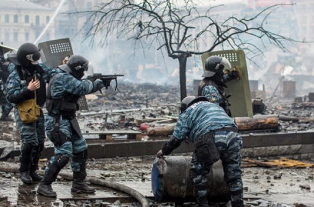 Подозреваемый в расстреле активистов Майдана беркутовец снова ушел от правосудия