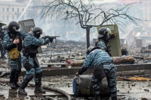 Подозреваемый в расстреле активистов Майдана беркутовец снова ушел от правосудия
