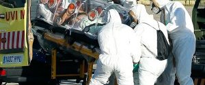 Врачам удалось вылечить пациента, заразившегося Эболой