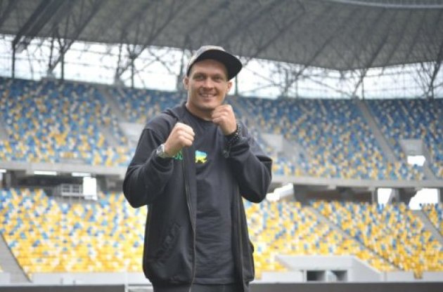 Олександр Усик у Львові нокаутував суперника і завоював перший титул