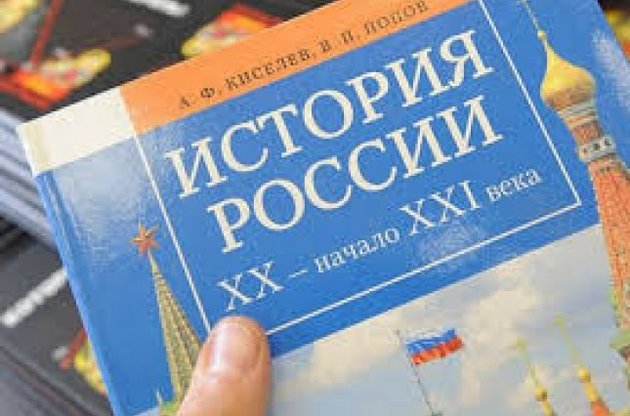 В Луганськ завезли російські підручники