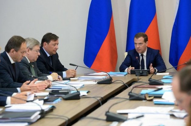 Медведев назначил "смотрящих" по Украине