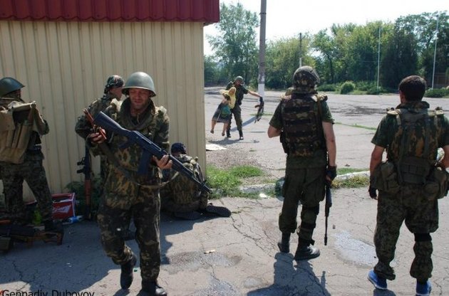 Боевики продолжают обстреливать донецкий аэропорт, Счастье и Дебальцево