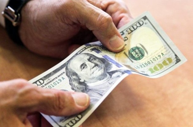 В Украине банки не продают доллар, а НБУ ищет спекулянтов