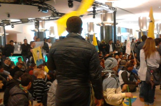 У Брюсселі курди прорвалися в Європарламент