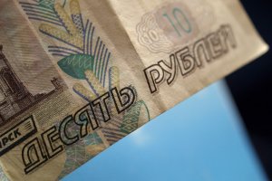 Борги російського бізнесу тиснуть на і так слабкий рубль – WSJ