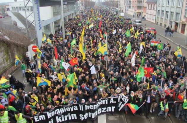 20 тысяч человек в Дюссельдорфе требовали защитить курдов от исламистов