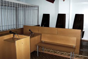 Яценюк запропонував ліквідувати господарські суди
