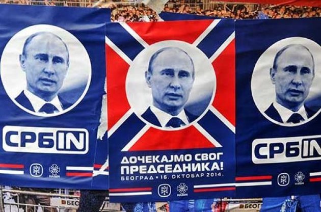 Сербія починає загравати з ЄС і Росією, як Янукович – El Mondo
