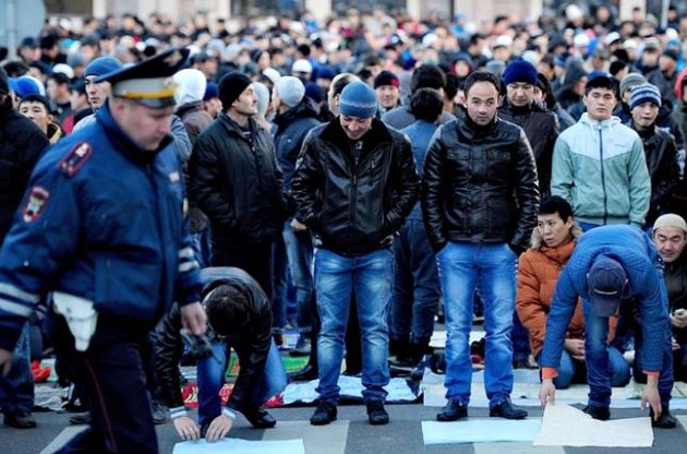 Курбан-байрам традиционно собирает на улицах Москвы десятки тысяч мусульман