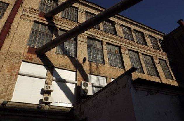 Більше ста людей тримають полоненими в підвалах заводу