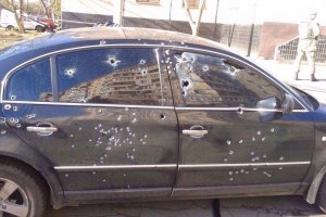 У Кривому Розі біля виборчкому розстріляли два авто