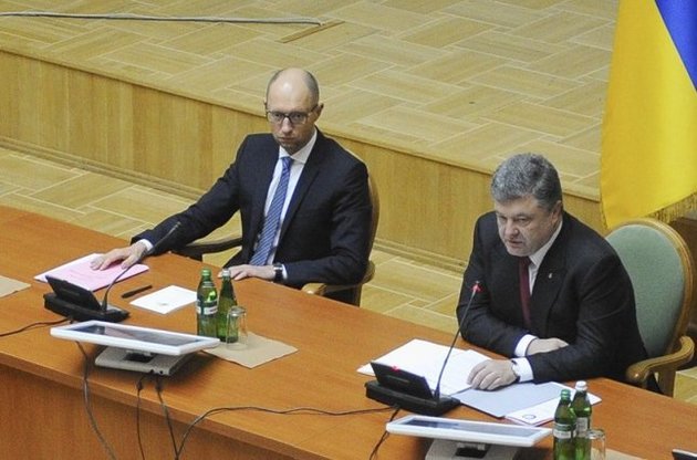 Партия премьера опережает президентскую