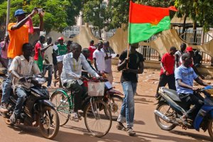 Настоящая хунта: протесты в Буркина-Фасо продолжаются против власти военных