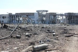 Бойовики обстріляли аеропорт Донецька з гармат, загинув один з його захисників - штаб АТО