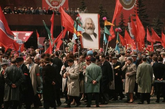 Значна частина українців вважає 7 листопада святом