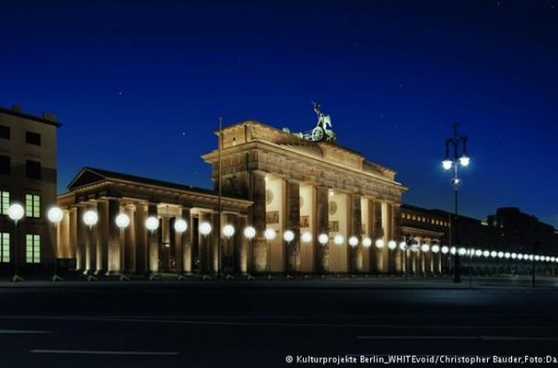 Немцы отмечают 25-ю годовщину со дня падения Берлинской стены
