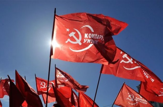 В Харькове происходят стычки между ультрас и коммунистами: онлайн трансляция