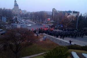 В Харькове сорвали шествие коммунистов к годовщине "октябрьской революции", есть пострадавший