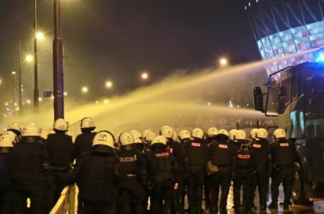 Полиция Польши за беспорядки задержала около 300 человек