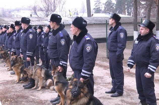 На охрану киевского метро вышли милиционеры с собаками