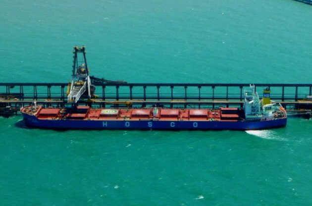В Мариуполь прибыло судно-рекордсмен с углем из Австралии