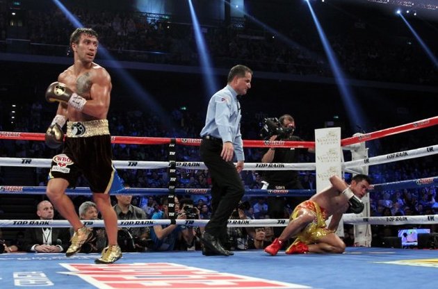 Василий Ломаченко успешно провел четвертый поединок на профиринге