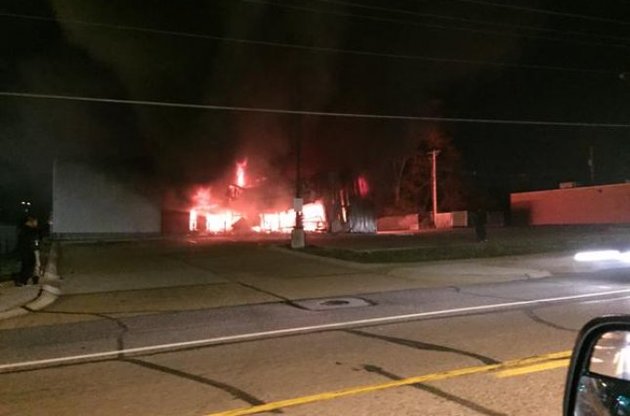 Протестующие подожгли несколько зданий