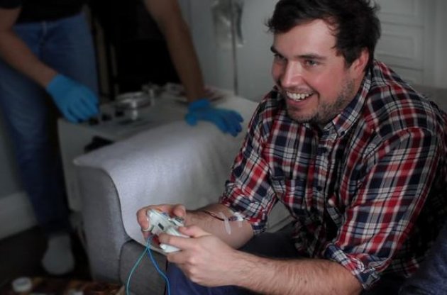 Канадці розробили ігровий джойстик для збору крові