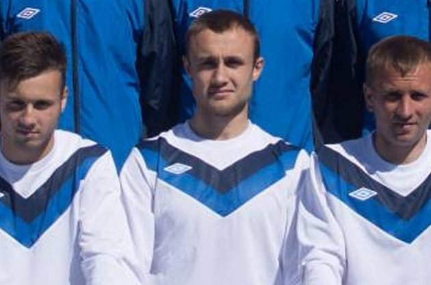 Игорь Носарев (в центре) не сможет полгода играть за свою команду
