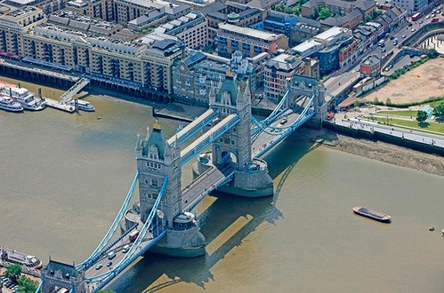 По словам Криса Ирли, был разбит только защитный слой