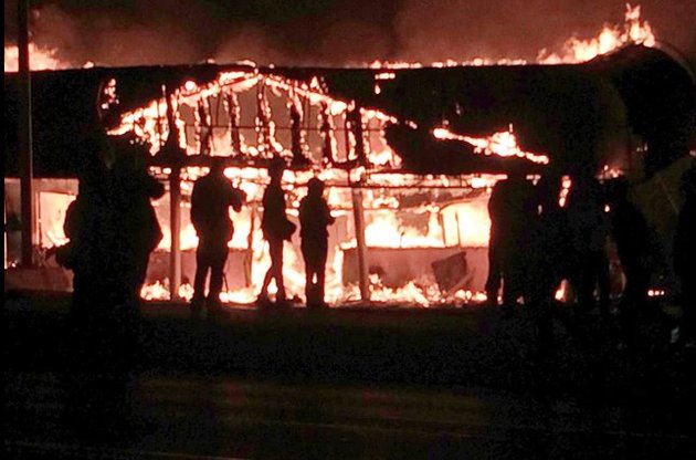 В Фергюсоне продолжаются массовые протесты.
