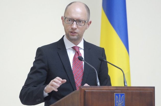 Яценюк обещает, что деньги для оккупированного Донбасса останутся, но плату за газ и энектричество из них отсчитают