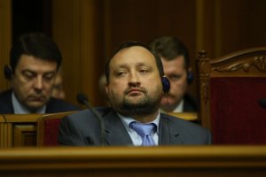 Суд повернув арешт на рахунки Арбузова з 200 млн грн