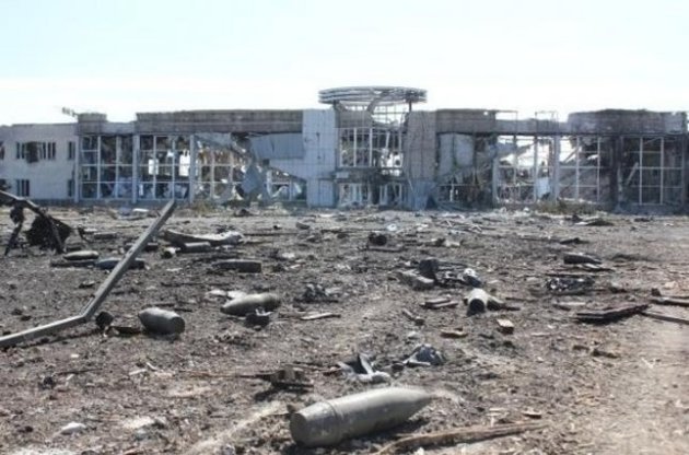 "Кіборги" утримують підвали зруйнованого вночі старого терміналу Донецького аеропорту