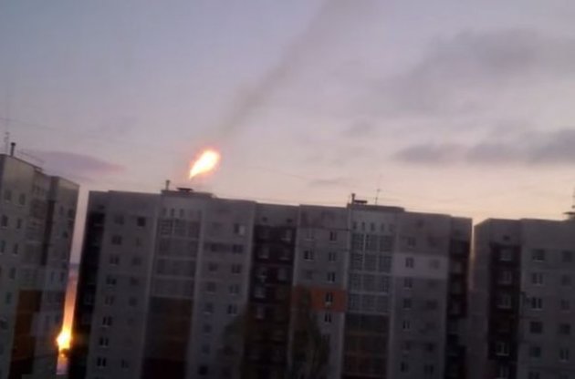 Терористи ведуть вогонь з подвір'я багатоповерхового будинку