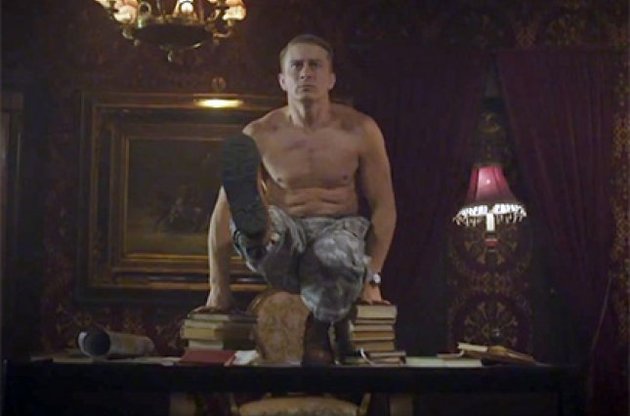 Путин пустился в пляс после того, как приклеил Украину к карте РФ