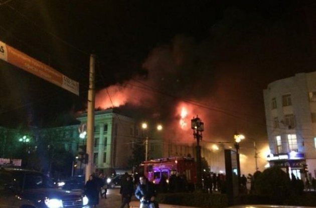 В Махачкале горит здание ФСБ Дагестана