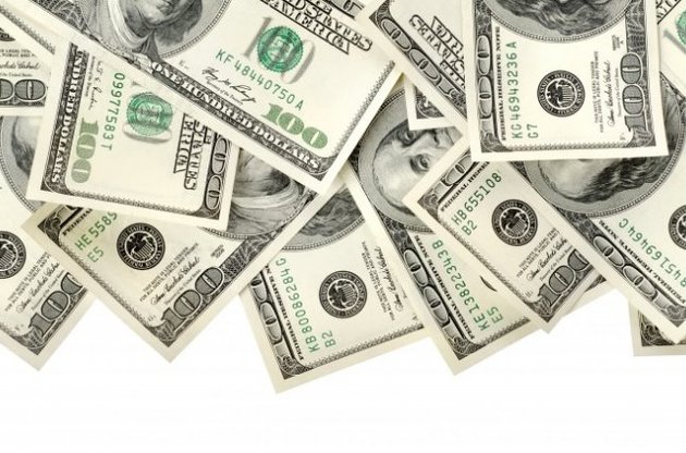 Курс гривні до долара сьогодні складає 15,4 грн/$