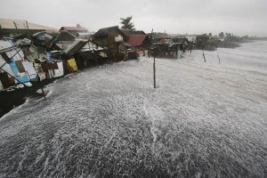 Жертвами тайфуну на Філіппінах стали від двох до шести людей