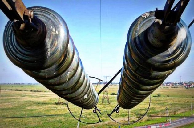 Украина импортирует из РФ половину дефицитной электроэнергии