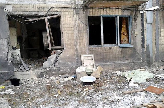Наслідки артобстрілу в Донецьку: зруйновані будинки і десять загиблих