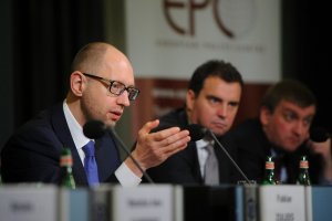 Яценюк задоволений санкціями проти Росії і не просить у ЄС нових