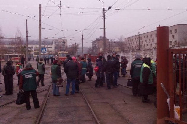 В Киеве трамваи снова вышли на маршруты, транспортникам обещают выдать зарплату