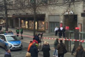 У Берліні невідомі в масках напали на торговий центр, є постраждалі