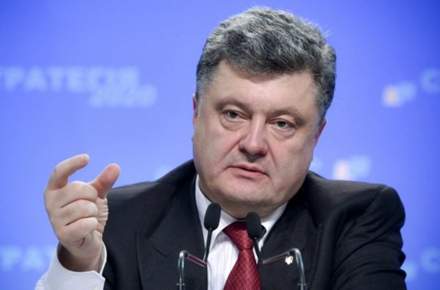 Порошенко повідомив, що Україна буде закуповувати зброю закордоном в кредит