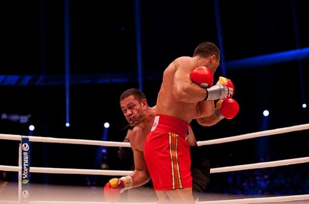 Володимир Кличко нокаутував Кубрата Пулєва в п'ятому раунді