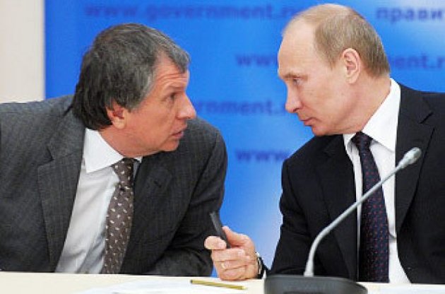 Росіянам обіцяють, що вони дізнаються зарплати Сечіна та інших управлінців