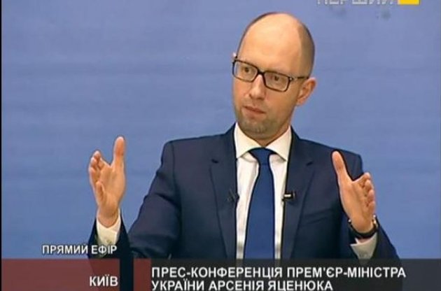 Яценюк выступает за ограничение сообщения с оккупированным Крымом
