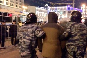 В Москве задержали более 200 человек на акции в поддержу братьев Навальных